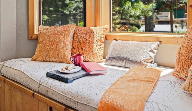 Family Retreat w/Games, Hot Tub, 2 Bunk Rooms, Desk & EV Charger | Near Trails