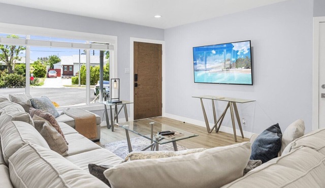 FIFA World Cup: UPSCALE & UPGRADED 3BR HOUSE in ENCINO with GARAGE & LARGE FENCED YARD/PATIO p84