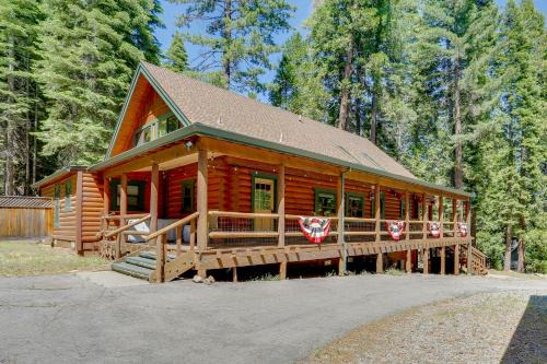 Forest, Fairways, Lake Almanor Days! Lake Love