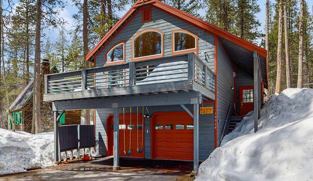 Forest Home with Fireplace, washer&dryer, and Mountain View