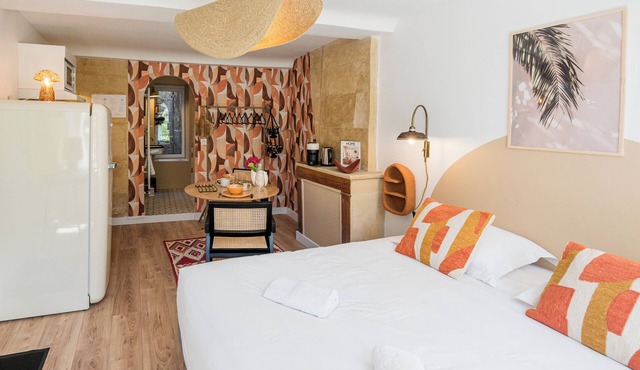 Fully-equipped 20m² studio on raised first floor. Ideal Caen location. in Caen