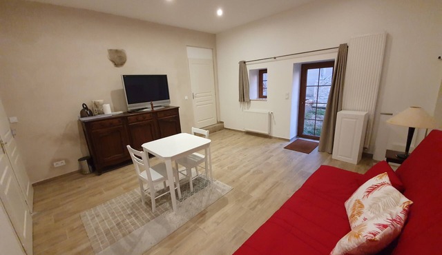 Fully-equipped accommodation in a quiet village near Ambérieu-en-Bugey in Douvres