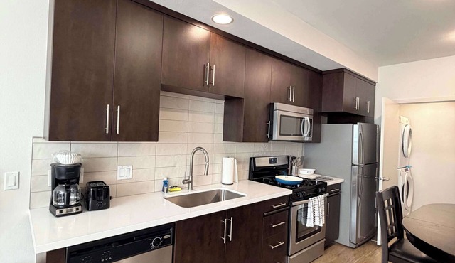 Fully Furnished 1BR San Diego w/Wi-Fi Parking