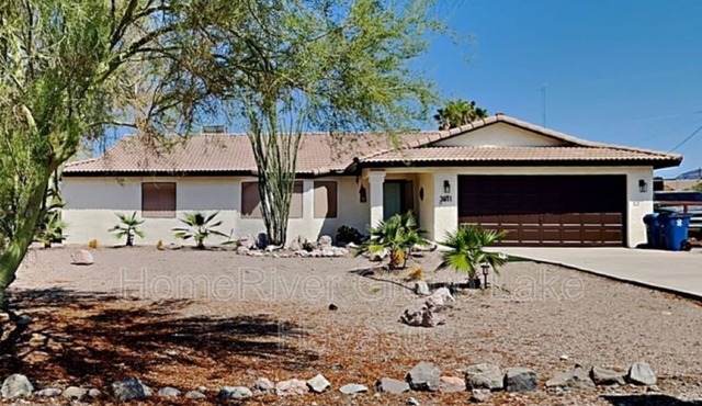 Fully renovated desert oasis just miles from the lake
