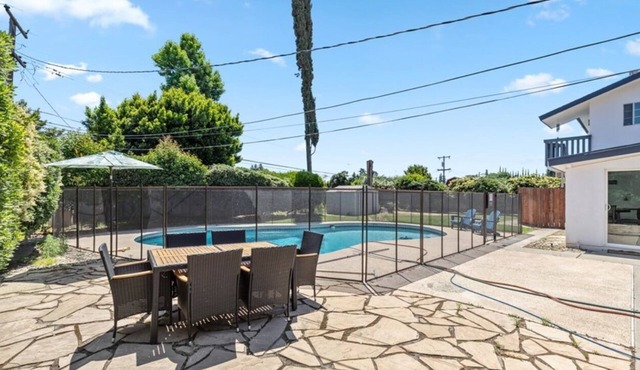 Fun family friendly retreat with game room and pool