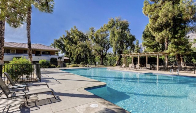 Furnished, comfortable Mid-Mod unit with Pool. Quiet, all utilities included!