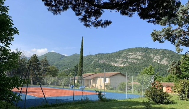 Gite Domaine Prashanti, à la Porte du Vercors, Avec Tennis Privé