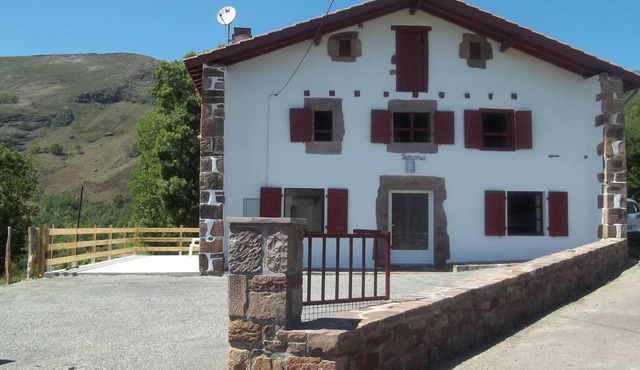 Gite, very nice single house, splendid view. in Bidarray