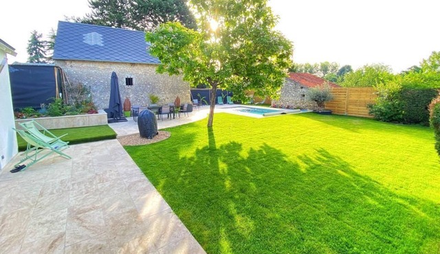 Gite with private pool and spa, sleeps 8, not shared