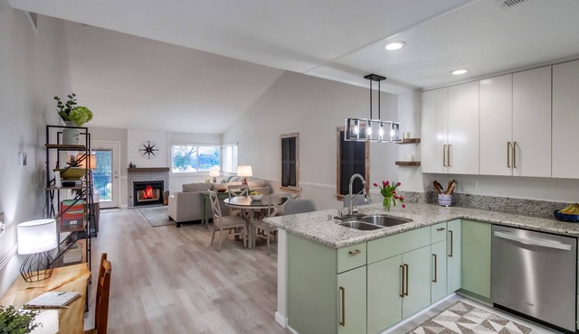 Golf Course and Mountain view luxury in Bernardo Heights! READ DESCRIPTION