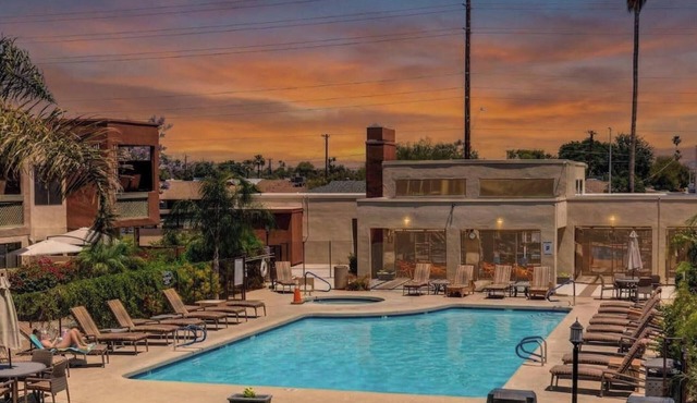 Golf Course remodeled main floor condo in Old Town Scottsdale with King beds
