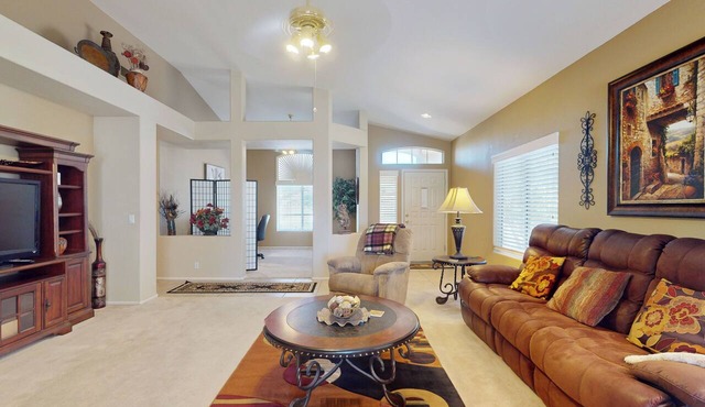 Golf, Hike & Unwind: Peoria Retreat w/Patio!