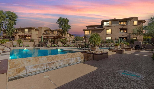 GRAYHAWK Ground Floor 2 bedroom just renovated - 5 star resort