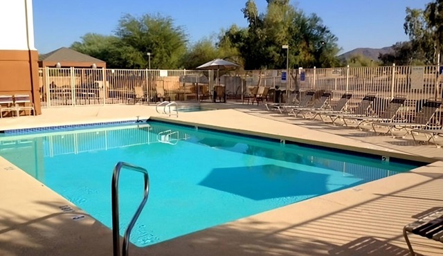 Great Phoenix Glendale Stay! 3 Spacious Units w/Private Kitchen, Hot Tub