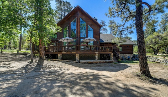 Groom Creek Lodge - Pool Table & 12 Mins to Downtown