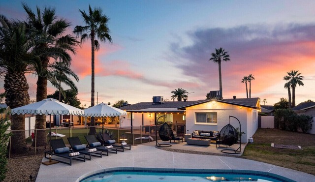 Group-Friendly 5BR Pool Home, Old Town
