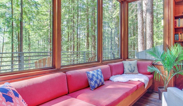 Gualala 1BR redwood cabin with hot tub near Sea Ranch Golf Links