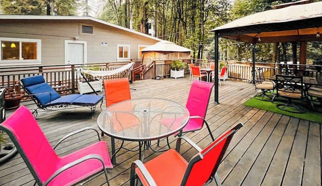 Guerneville Dog-Friendly Redwood Retreat with Hot Tub & Pool