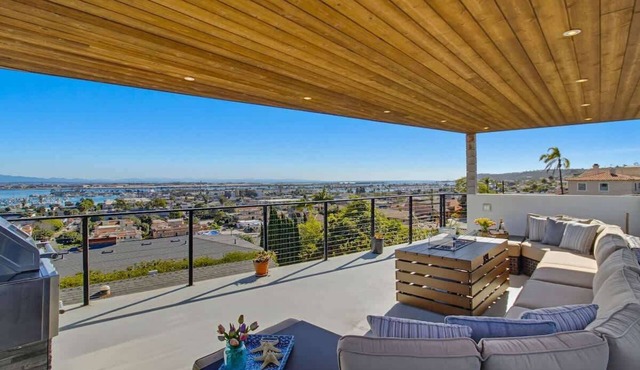 Harbor View - stunning 3 Bedroom 2 and Half Bath