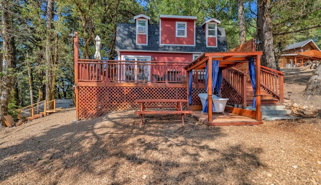 Harlan House, Luxury Homestead
