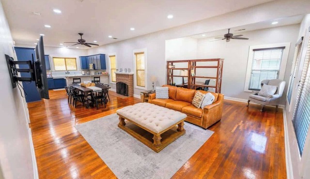 Heart of Downtown · 3BR · Backyard, Parking, WiFi