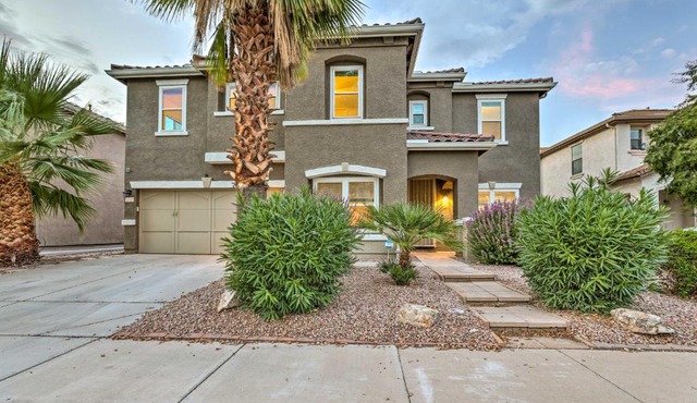 Heated Pool & Hot Tub: Family Home in Gilbert