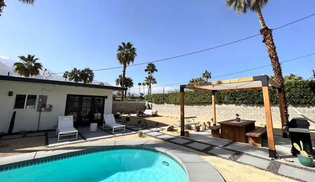 Heaven or Palm Springs by Open Air Homes + Pool