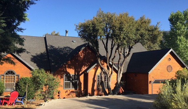 Heidi's Mountain Retreat -Enjoy Fall Colors and new spa sauna room.