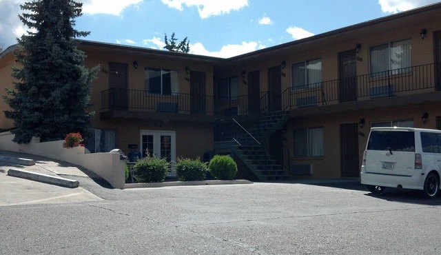 Heritage House Motel