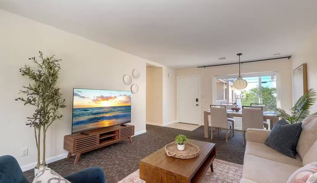 Hillcrest City Living Near Top Attractions!