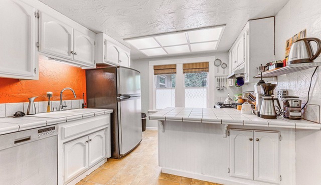 Historic Napa Home w/Fenced Yard & Fire Pit!