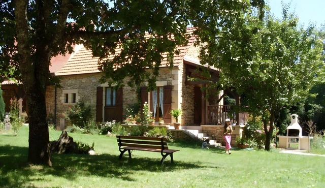 Holiday Home 'Douceur Meyralaise' with Private Terrace, Wi-Fi and Air Conditioning