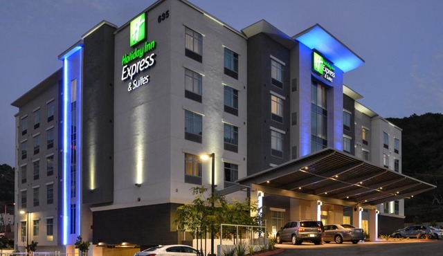 Holiday Inn Express & Suites San Diego - Mission Valley by IHG