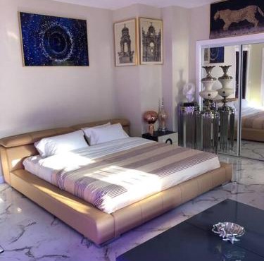 Hollywood Art Studio Apartment