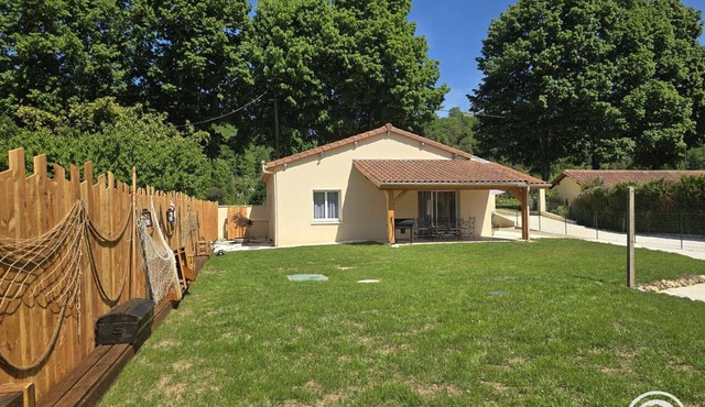 House with AC, pets welcome - 6 guests
