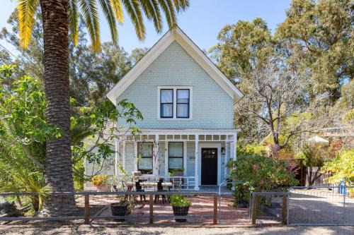 Iconic Modern Farmhouse