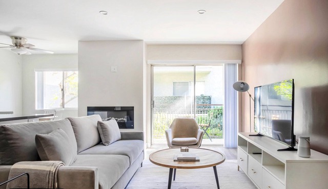 Ideal Encino 1BR w/W/D, Pool & Gym, nr Ventura Blvd, by Blueground