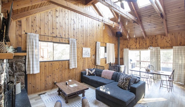 Idy Hideaway: Picturesque Mountain Cabin in Perfect Location
