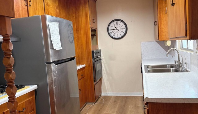 Independent 1-bedroom ,1 living room, 1 bathroom and kitchen, fridge ,in Covina
