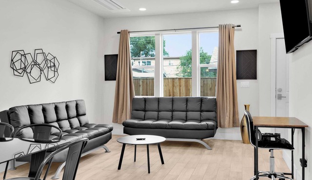 Innovative Apartment|Sleeps 7|5Beds & 2Sofa Beds|C