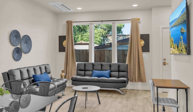 Innovative Townhouse|Sleeps 7|5Beds & 2Sofa Beds B