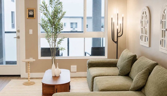 Inspo Apartment 10 Min to Disneyland | Pool & Gym