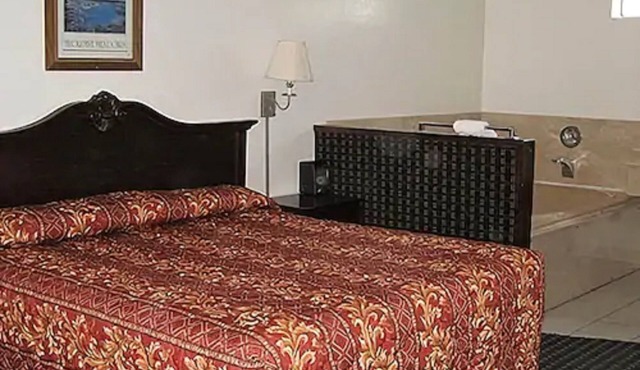 Jamestown Railtown Motel