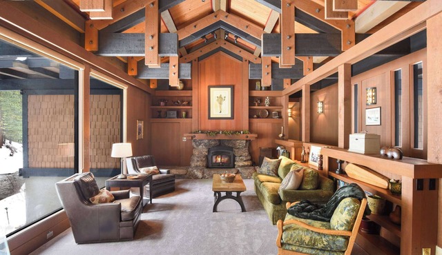 Joy on the River – Stunning Waterfront Home for 10