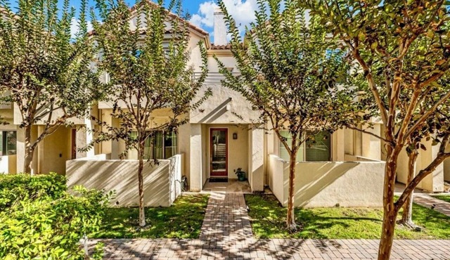 Kansas to Coast: Charming 3-Bedroom Townhome - Near Manhattan Beach /LAX