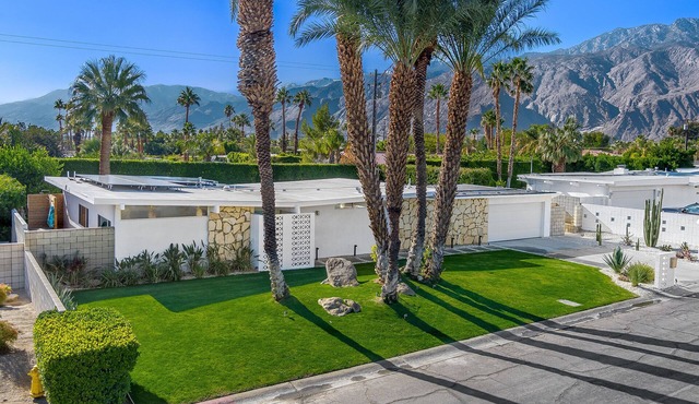 Kaptur the Sun! MidMod Gem! 3 King Beds! Large Pool! FirePit! Mtn. Views!
