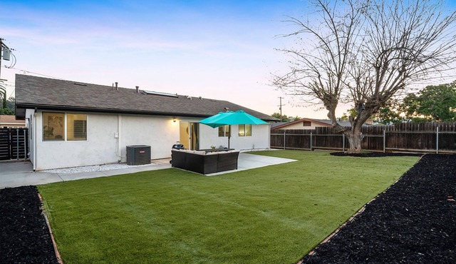 King Bed, Garage, Gated Backyard, 4BR/2Bth