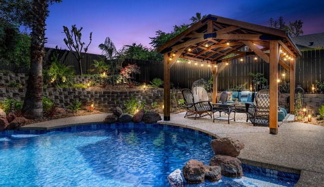 Kissing Turtle Lagoon🐢🌴 Pool, spa, fire pit, grill, games! Great location!