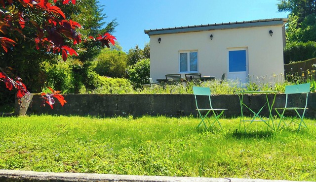 L'HERMITAGE maisonnette lake view/beach 5 min walk