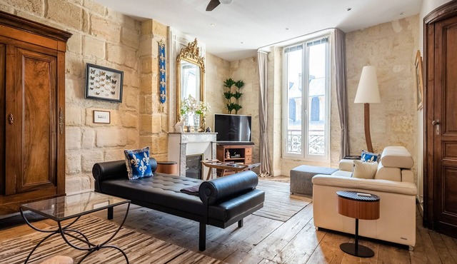 La Monnoye Luxury, Spacious, 4 Star Apt close to riverside w views and parking